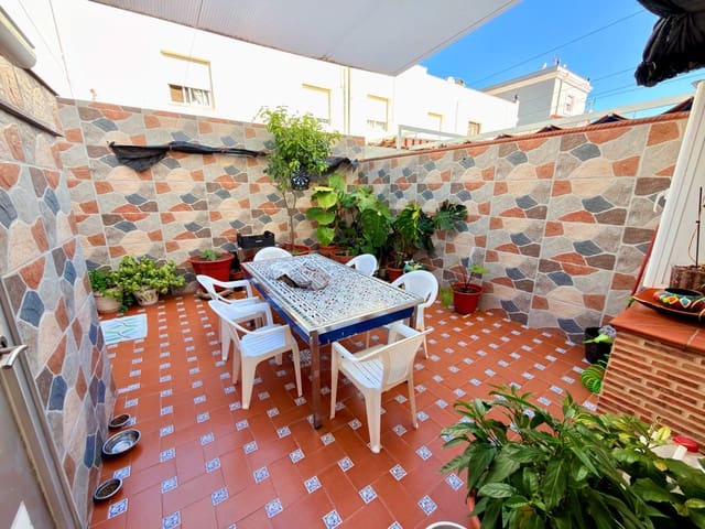 Adosado de 3 habitaciones en La Línea de la Concepción en venta - 245.000 € (Ref: 9732159)