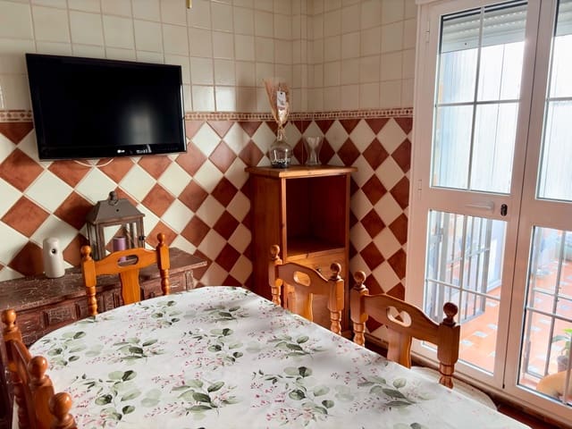 Adosado de 3 habitaciones en La Línea de la Concepción en venta - 245.000 € (Ref: 9732159)