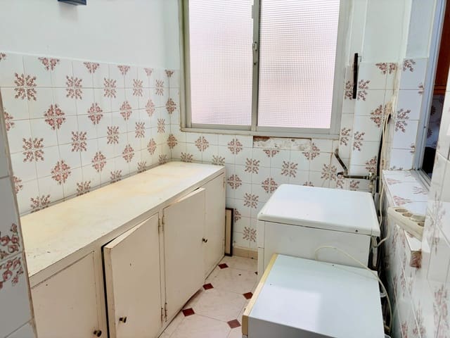 Piso de 3 habitaciones en La Línea de la Concepción en venta - 180.000 € (Ref: 9738587)