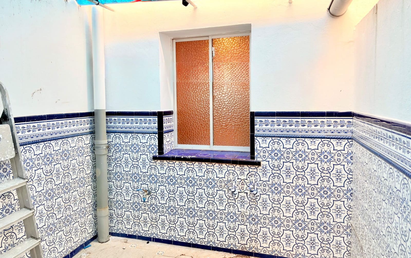 3 bedroom Flat for sale in La Linea de la Concepcion - € 180,000 (Ref: 9738587)