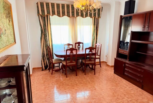 Piso de 3 habitaciones en La Línea de la Concepción en venta - 180.000 € (Ref: 9738587)