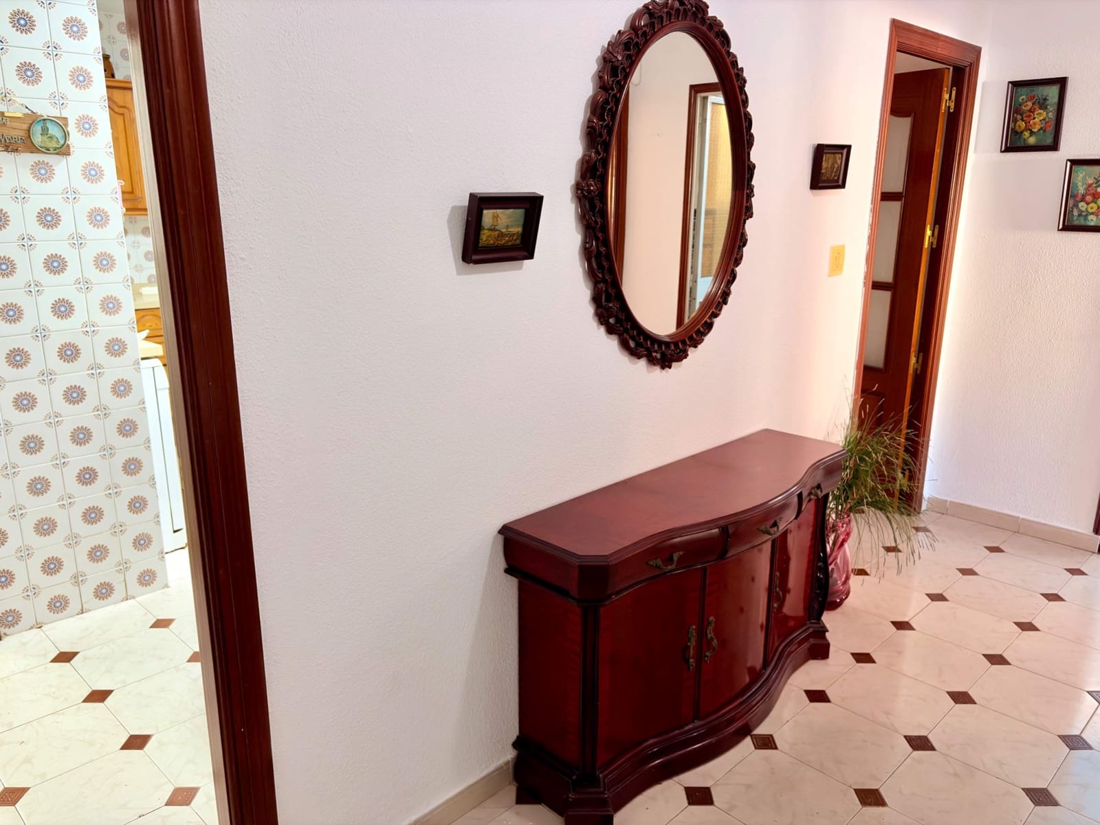 3 bedroom Flat for sale in La Linea de la Concepcion - € 180,000 (Ref: 9738587)