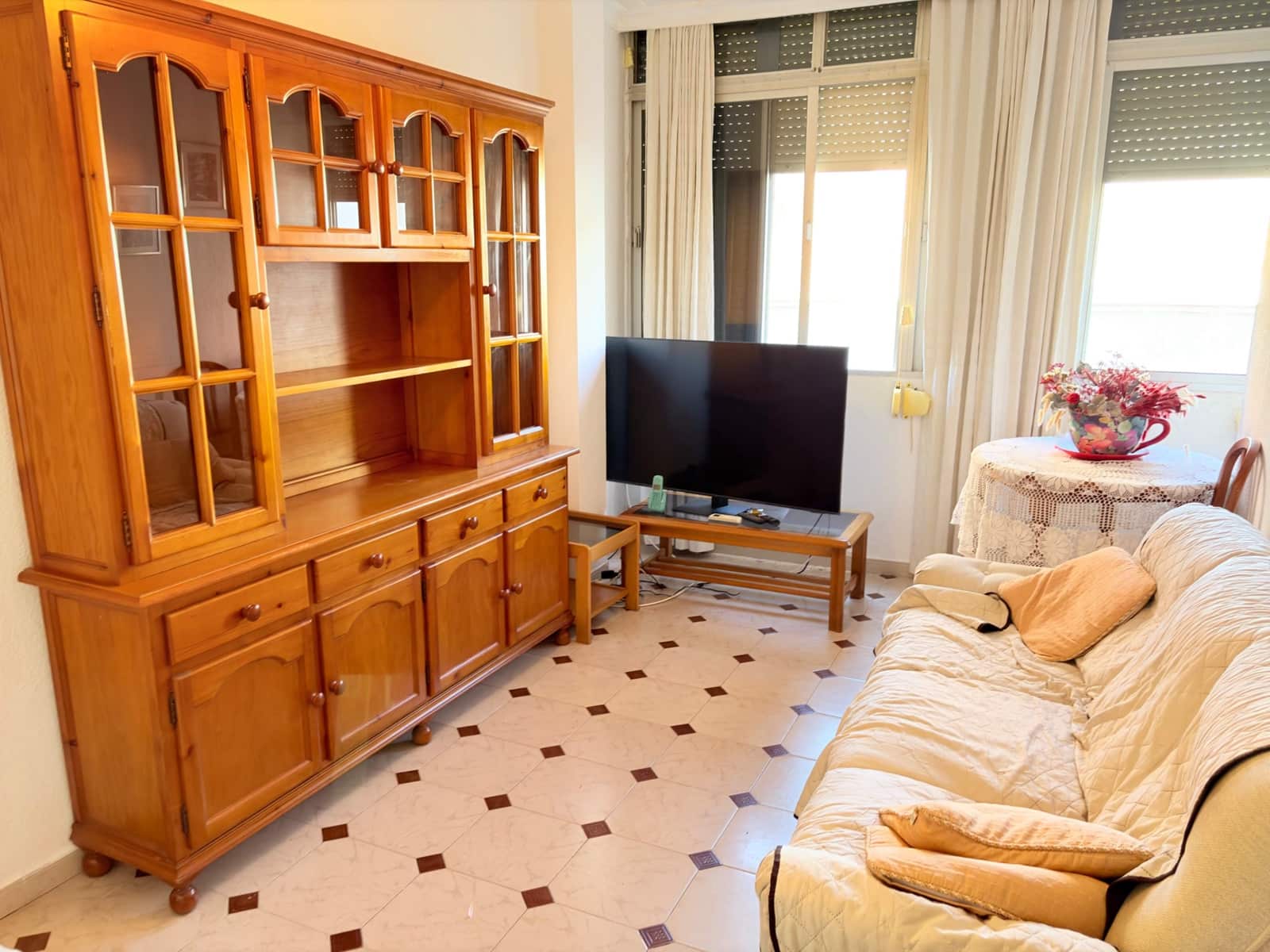 3 bedroom Flat for sale in La Linea de la Concepcion - € 180,000 (Ref: 9738587)