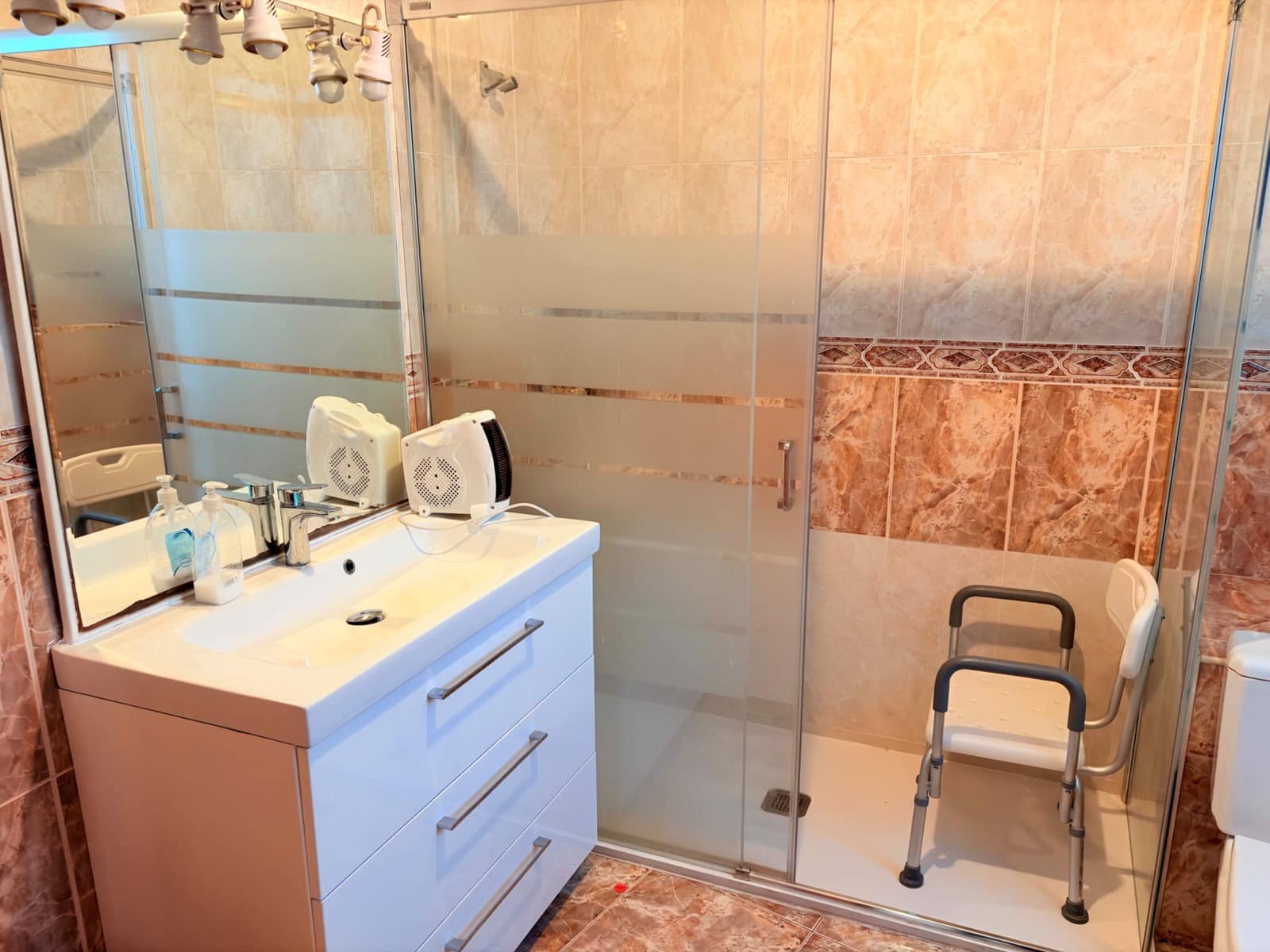 3 bedroom Flat for sale in La Linea de la Concepcion - € 180,000 (Ref: 9738587)