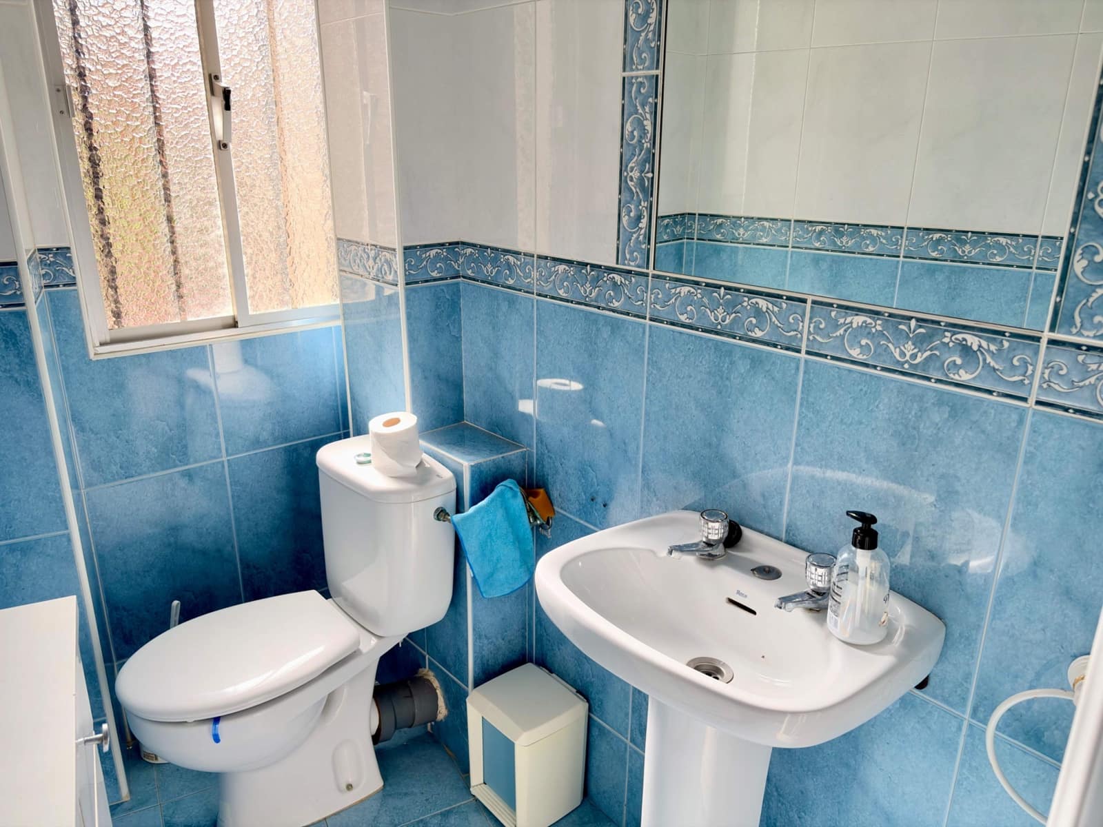 3 bedroom Flat for sale in La Linea de la Concepcion - € 180,000 (Ref: 9738587)