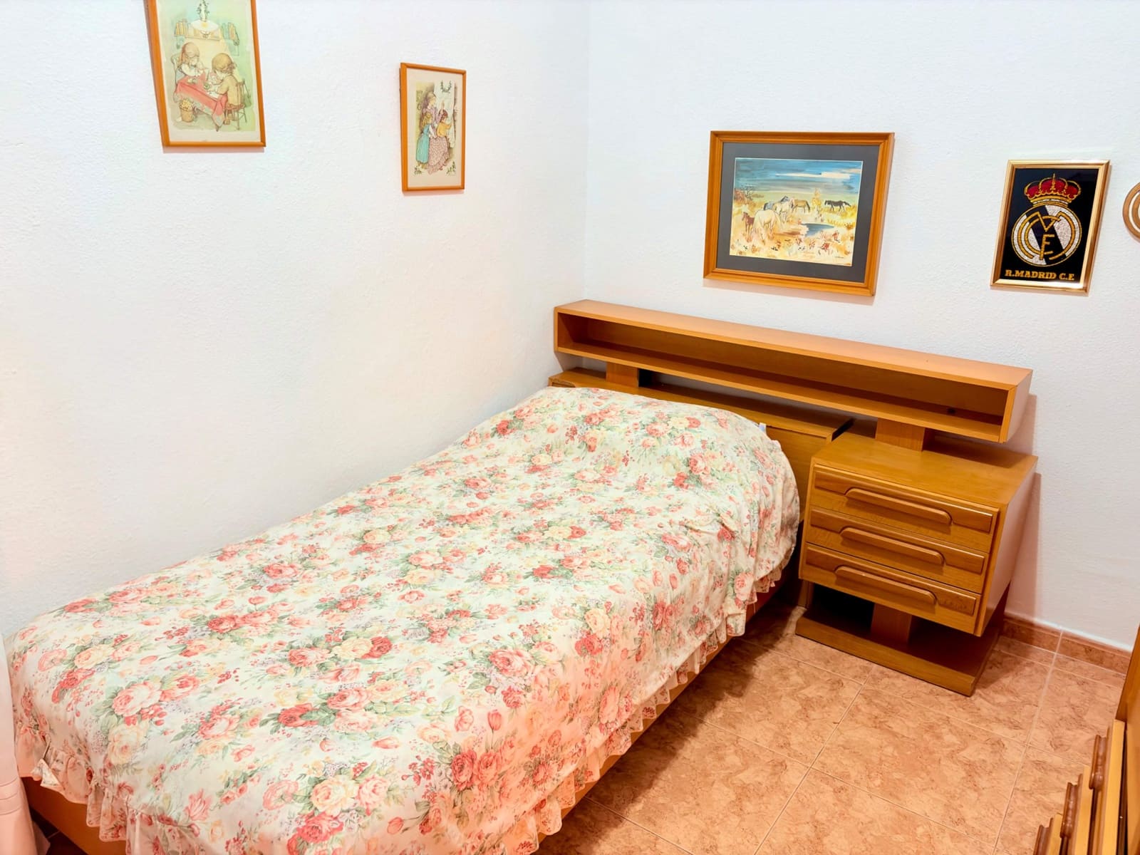 3 bedroom Flat for sale in La Linea de la Concepcion - € 180,000 (Ref: 9738587)