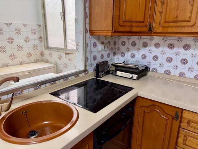 Piso de 3 habitaciones en La Línea de la Concepción en venta - 180.000 € (Ref: 9738587)