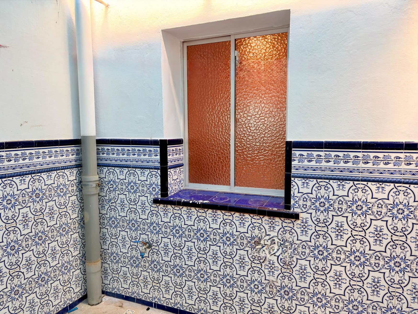 3 bedroom Flat for sale in La Linea de la Concepcion - € 180,000 (Ref: 9738587)