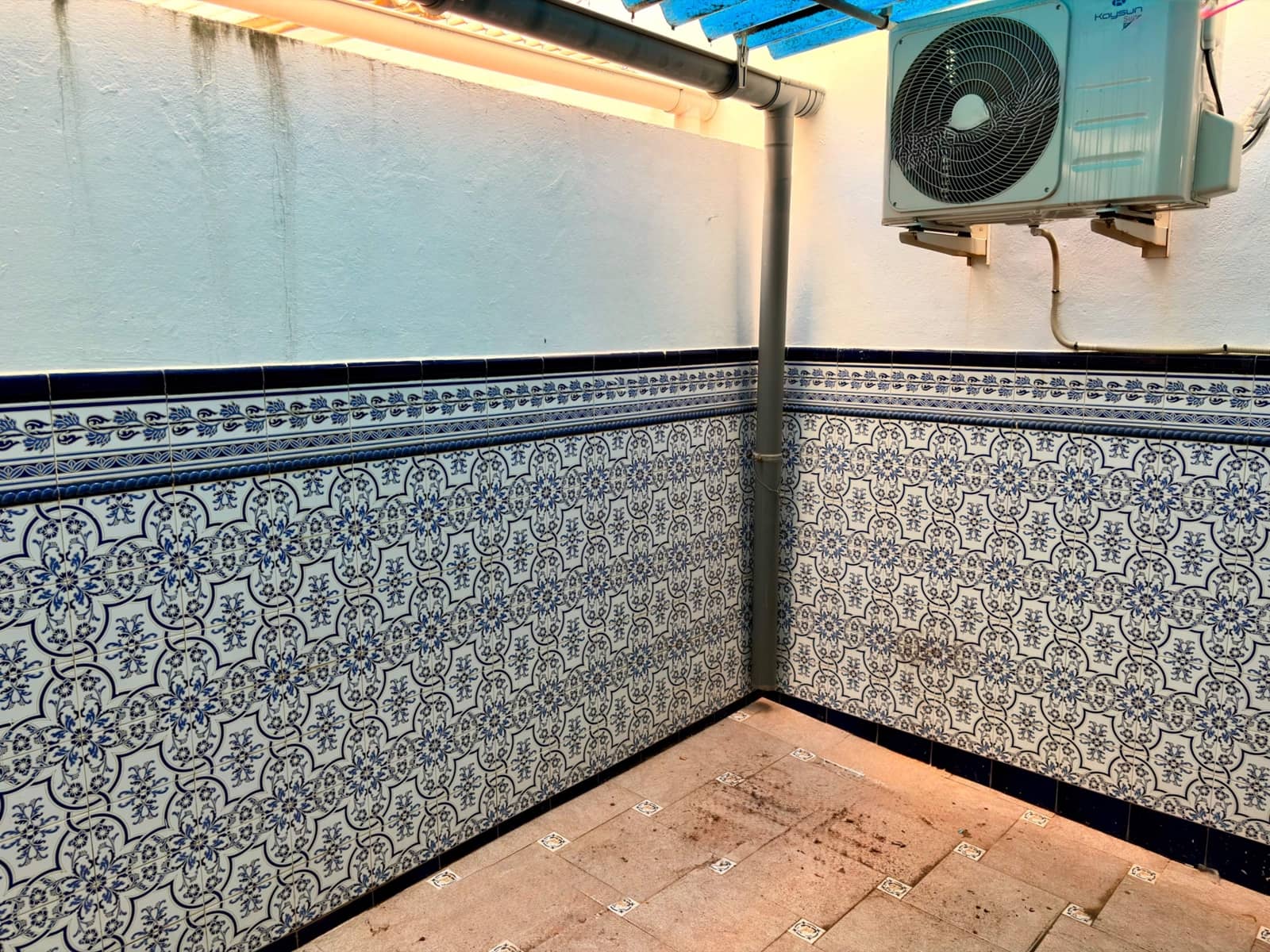 3 bedroom Flat for sale in La Linea de la Concepcion - € 180,000 (Ref: 9738587)