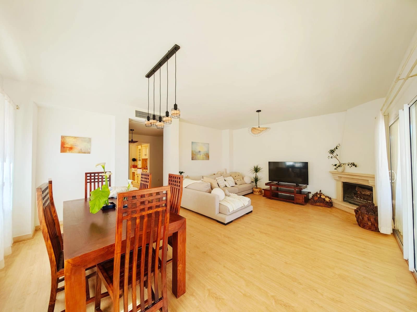 3 sovrum Semi-fristående Villa till salu i La Linea de la Concepcion med pool - 620 000 € (Ref: 9744004)