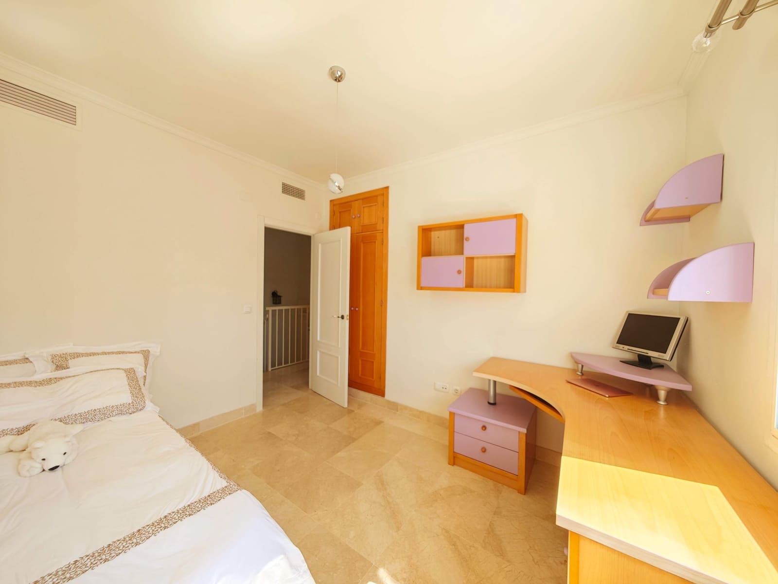 3 sovrum Semi-fristående Villa till salu i La Linea de la Concepcion med pool - 620 000 € (Ref: 9744004)