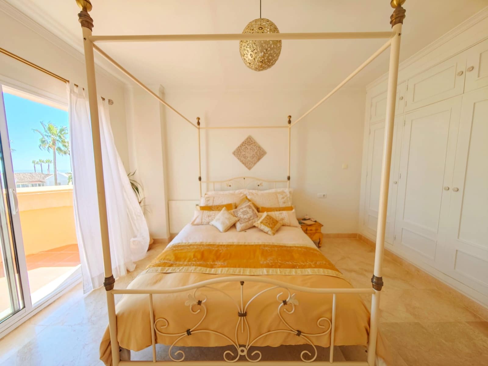 3 sovrum Semi-fristående Villa till salu i La Linea de la Concepcion med pool - 620 000 € (Ref: 9744004)