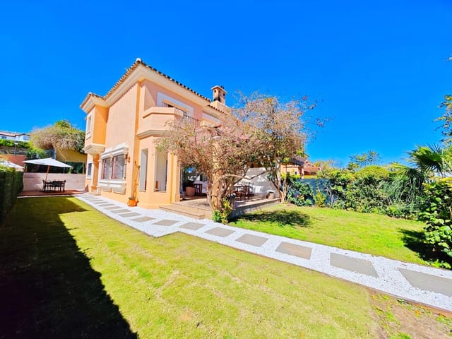 3 sovrum Semi-fristående Villa till salu i La Alcaidesa med pool - 620 000 € (Ref: 9744004)