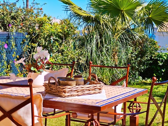 3 sovrum Semi-fristående Villa till salu i La Alcaidesa med pool - 620 000 € (Ref: 9744004)