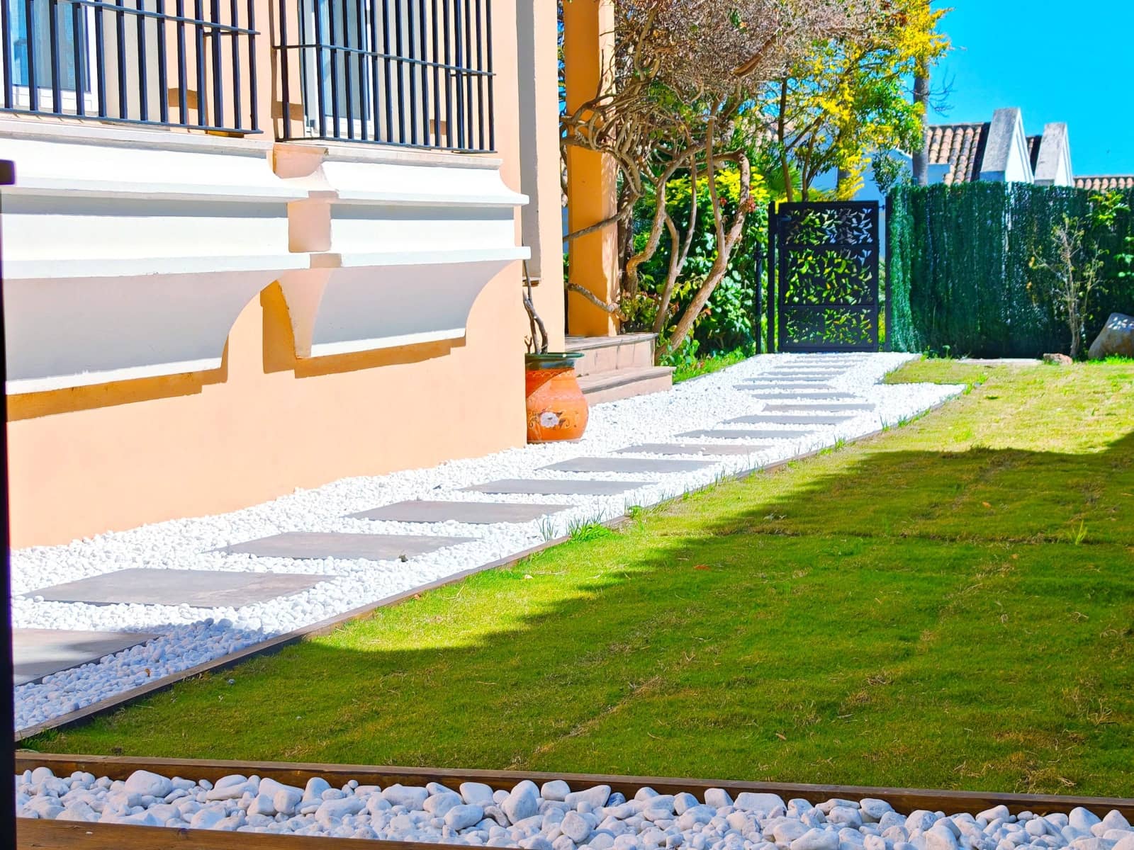 3 sovrum Semi-fristående Villa till salu i La Linea de la Concepcion med pool - 620 000 € (Ref: 9744004)