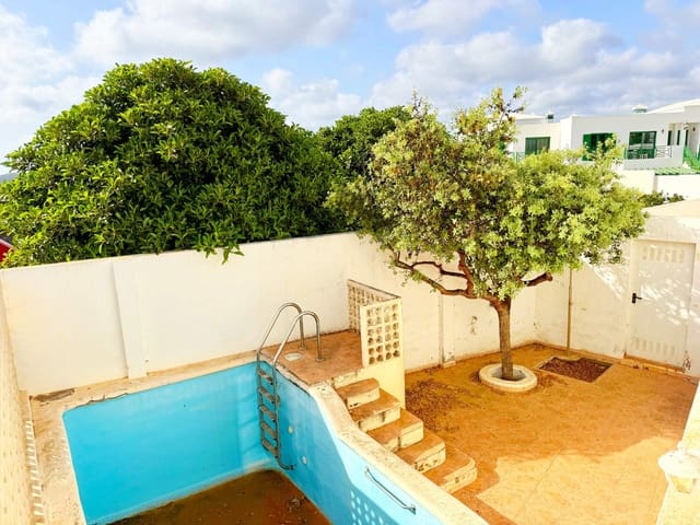 4 soveværelse Villa til salg i Yaiza med garage - € 495.000 (Ref: 9755706)