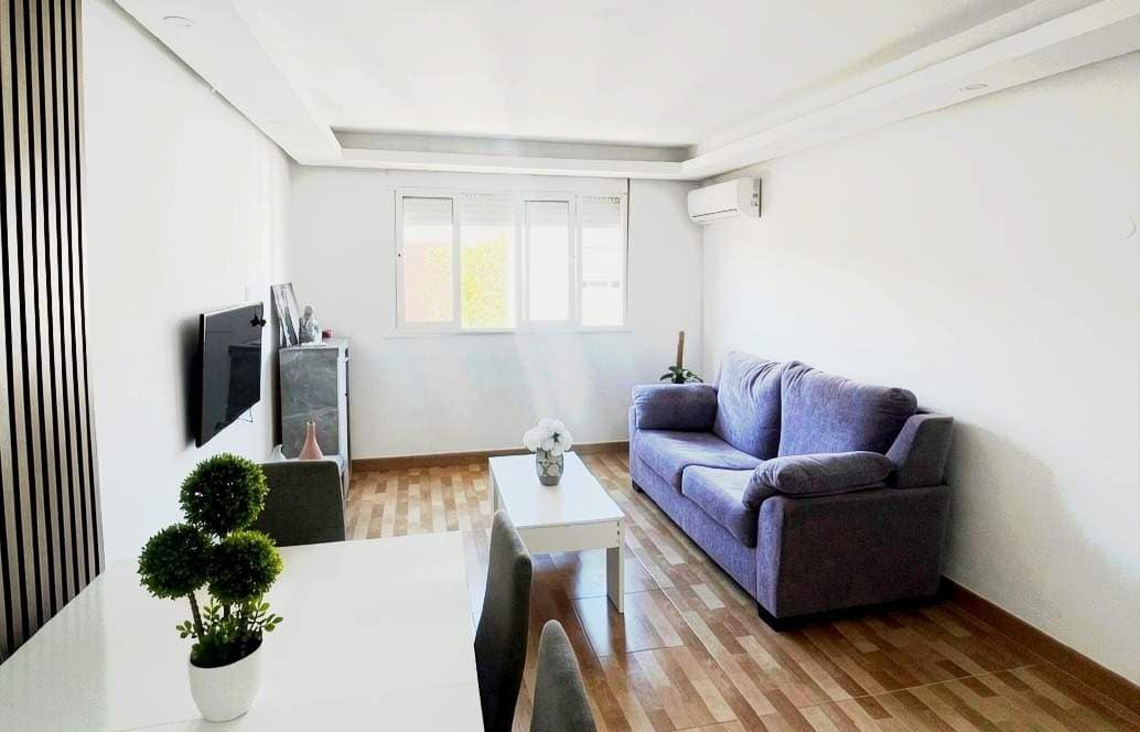 3 bedroom Flat for sale in La Linea de la Concepcion - € 150,000 (Ref: 9770692)