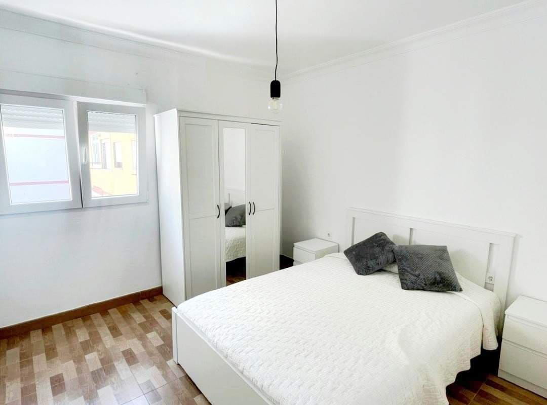 3 bedroom Flat for sale in La Linea de la Concepcion - € 150,000 (Ref: 9770692)