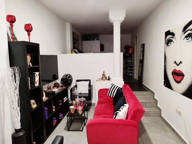 2 makuuhuone Huoneisto myytävänä paikassa La Línea de la Concepción - 160 000 € (Ref: 9770693)