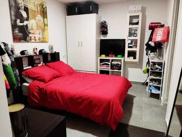 2 makuuhuone Huoneisto myytävänä paikassa La Línea de la Concepción - 160 000 € (Ref: 9770693)