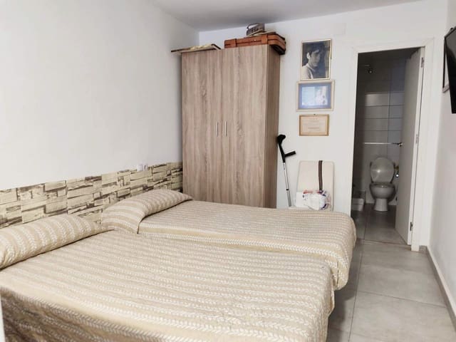 2 makuuhuone Huoneisto myytävänä paikassa La Línea de la Concepción - 160 000 € (Ref: 9770693)