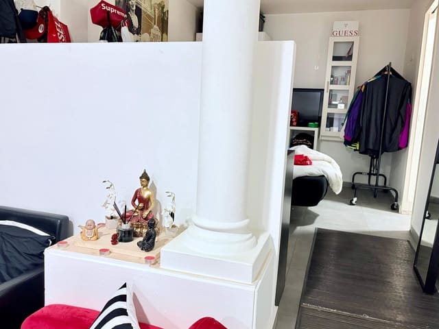 2 makuuhuone Huoneisto myytävänä paikassa La Línea de la Concepción - 160 000 € (Ref: 9770693)