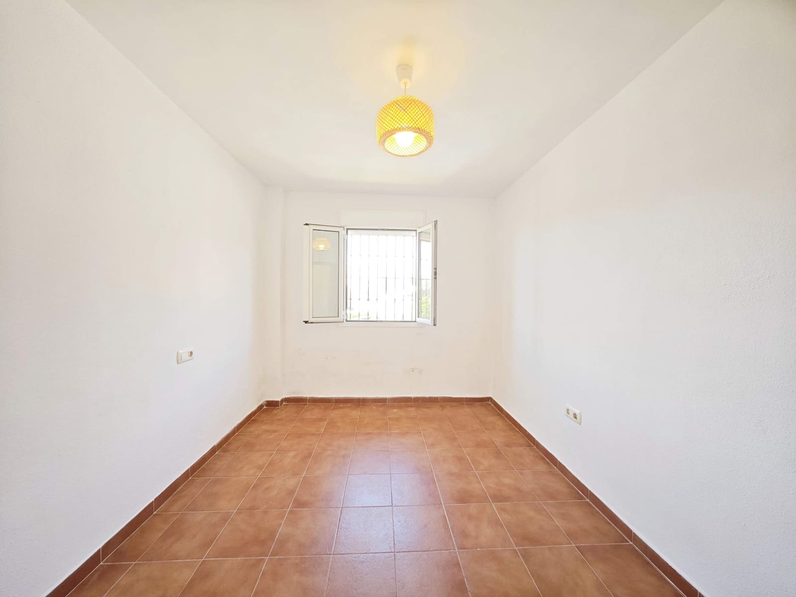 3 sovrum Radhus till salu i La Linea de la Concepcion med pool garage - 315 000 € (Ref: 9783159)