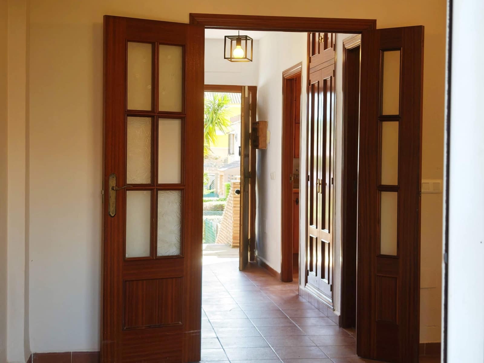 3 sovrum Radhus till salu i La Linea de la Concepcion med pool garage - 315 000 € (Ref: 9783159)