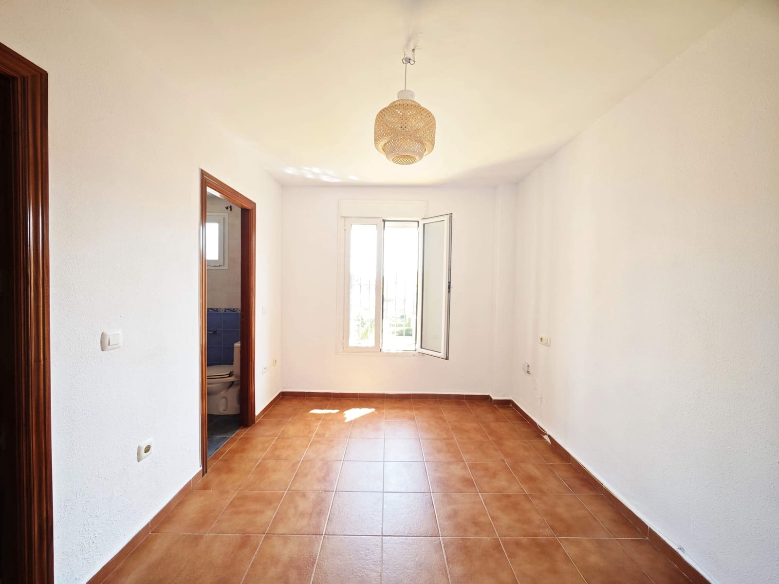 3 sovrum Radhus till salu i La Linea de la Concepcion med pool garage - 315 000 € (Ref: 9783159)