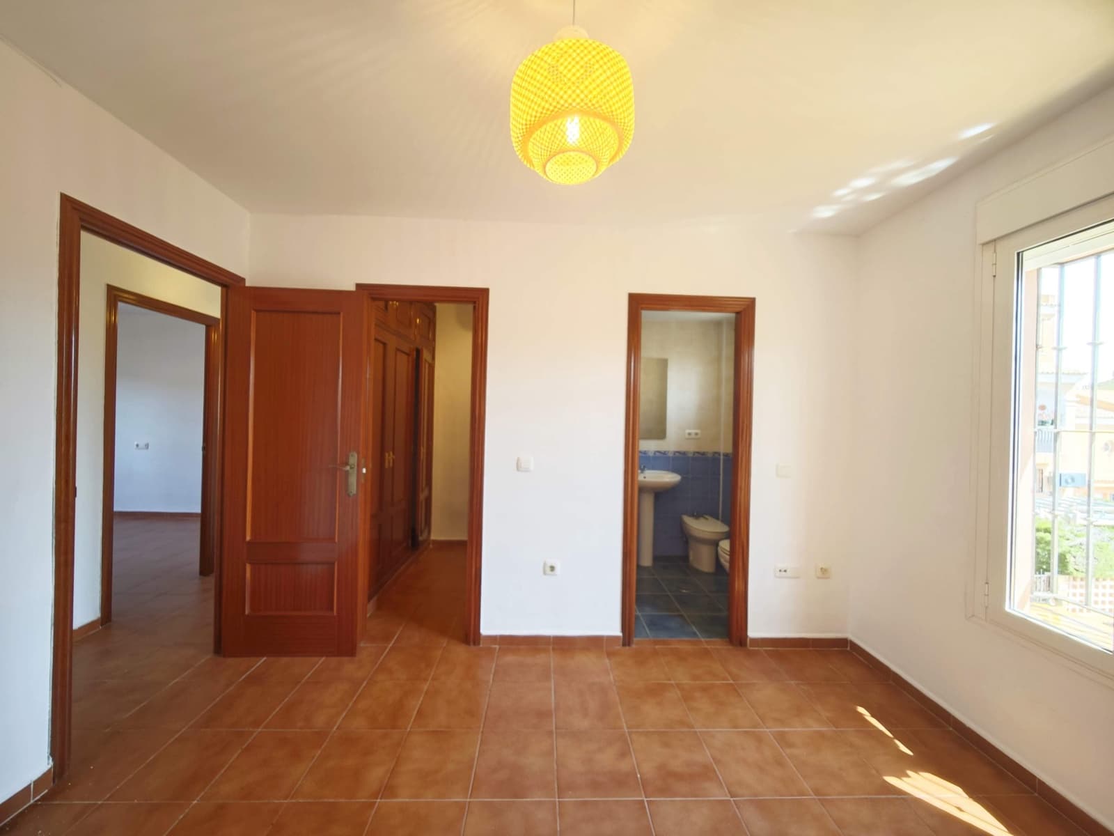 3 sovrum Radhus till salu i La Linea de la Concepcion med pool garage - 315 000 € (Ref: 9783159)