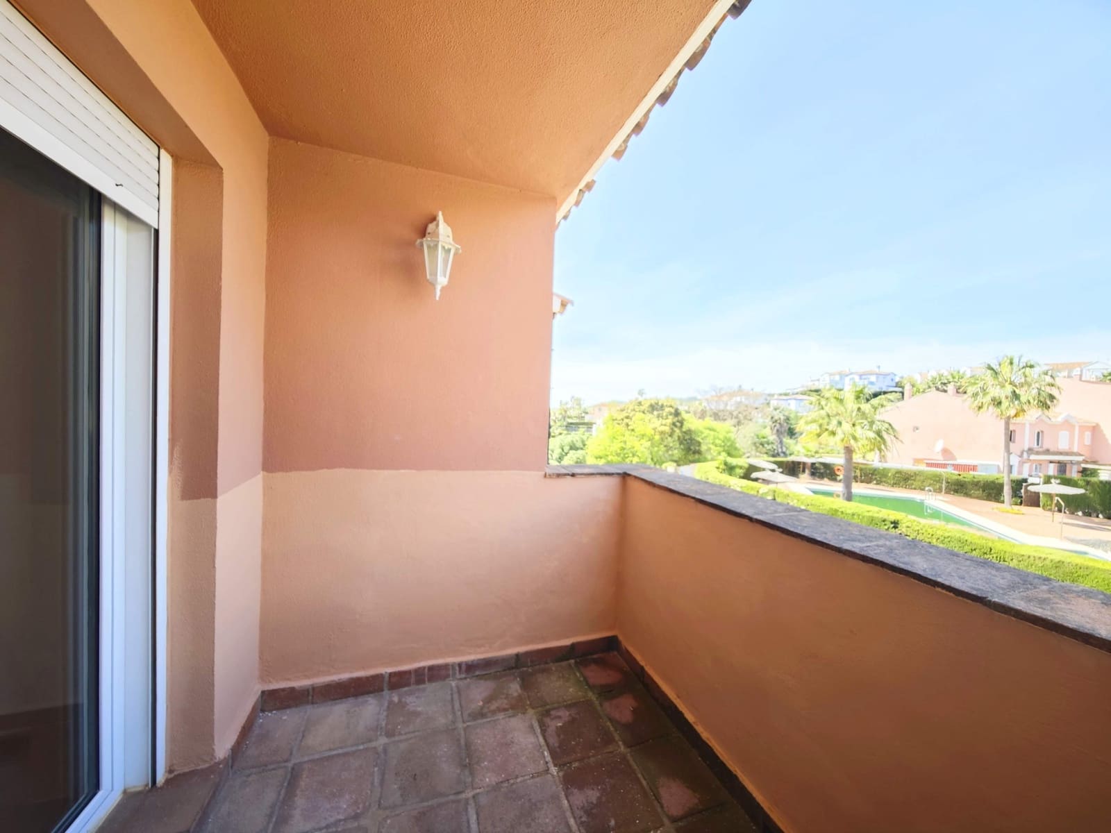 3 sovrum Radhus till salu i La Linea de la Concepcion med pool garage - 315 000 € (Ref: 9783159)