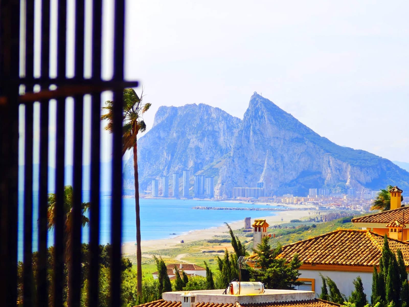 3 sovrum Radhus till salu i La Linea de la Concepcion med pool garage - 315 000 € (Ref: 9783159)