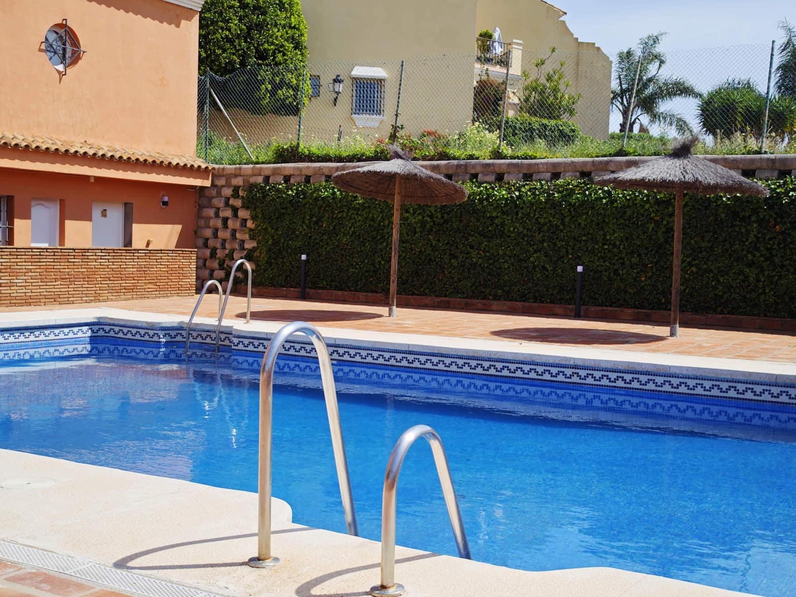 3 sovrum Radhus till salu i La Linea de la Concepcion med pool garage - 315 000 € (Ref: 9783159)