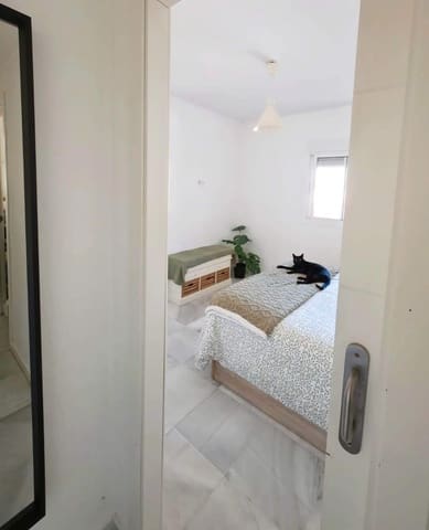 2 slaapkamer Flat te koop in Algeciras - € 220.000 (Ref: 9784070)