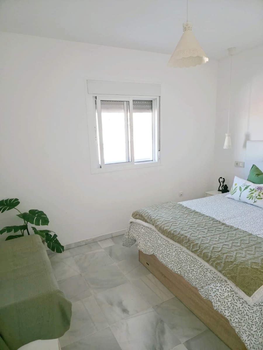 2 slaapkamer Flat te koop in Algeciras - € 220.000 (Ref: 9784070)
