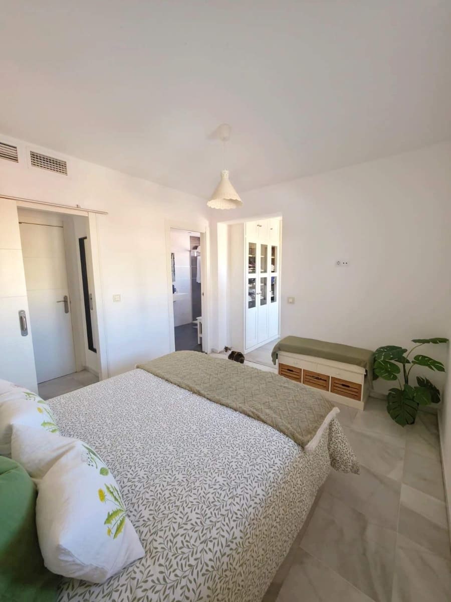 2 slaapkamer Flat te koop in Algeciras - € 220.000 (Ref: 9784070)