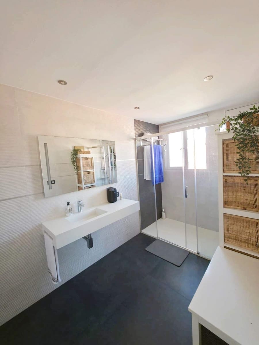 2 slaapkamer Flat te koop in Algeciras - € 220.000 (Ref: 9784070)