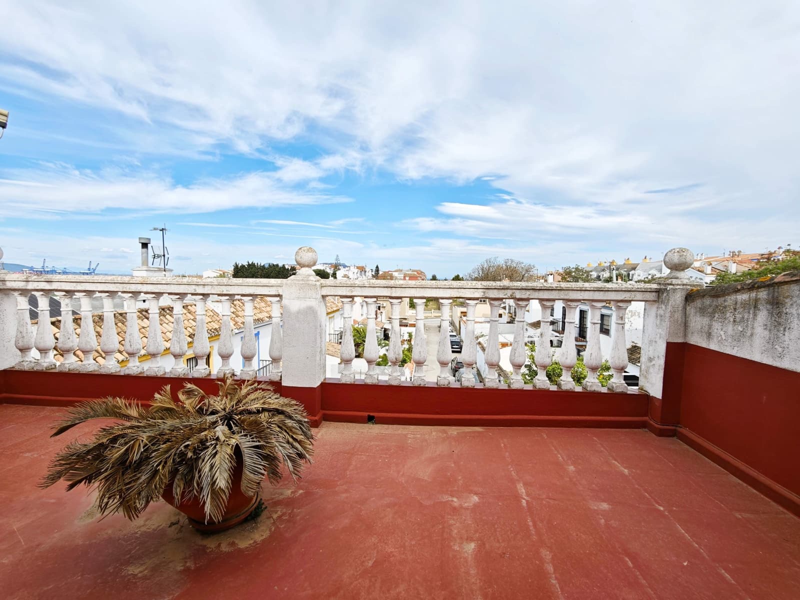 4 Zimmer Reihenhaus zu verkaufen in Algeciras mit Garage - 300.000 € (Ref: 9784071)