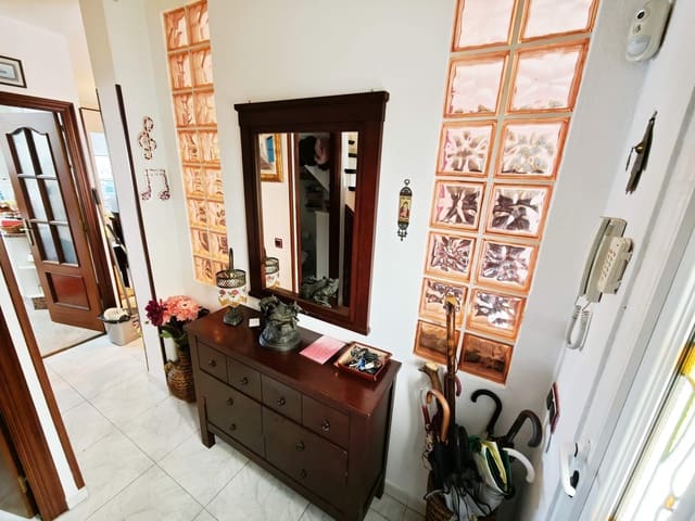 4 Zimmer Reihenhaus zu verkaufen in Algeciras mit Garage - 300.000 € (Ref: 9784071)