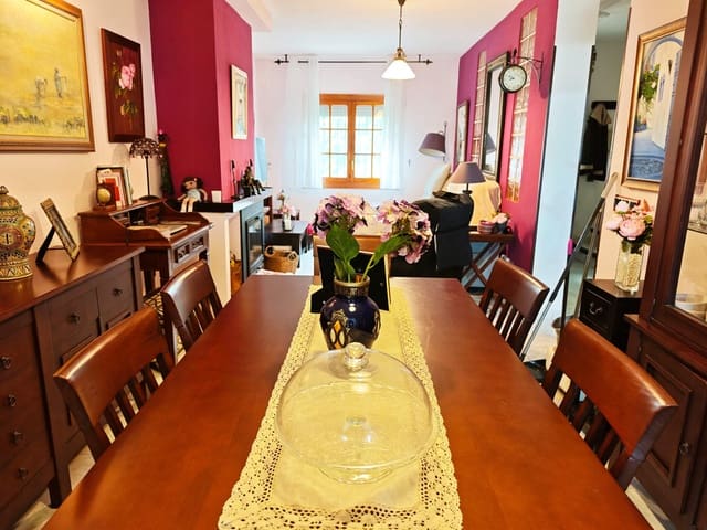 4 Zimmer Reihenhaus zu verkaufen in Algeciras mit Garage - 300.000 € (Ref: 9784071)