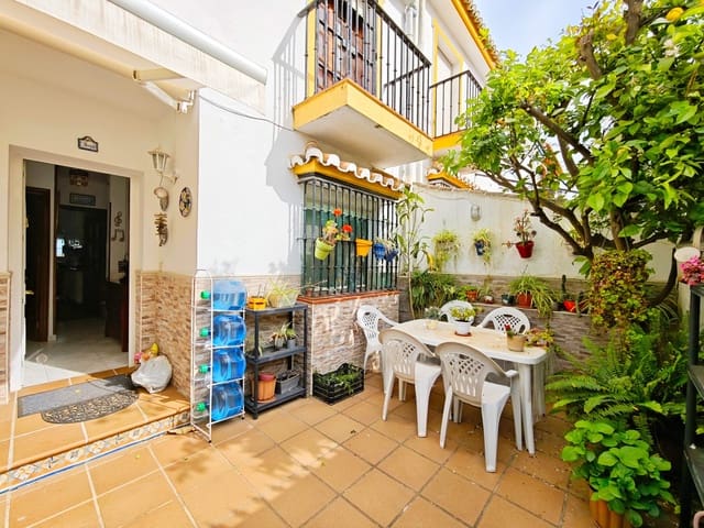 4 Zimmer Reihenhaus zu verkaufen in Algeciras mit Garage - 300.000 € (Ref: 9784071)