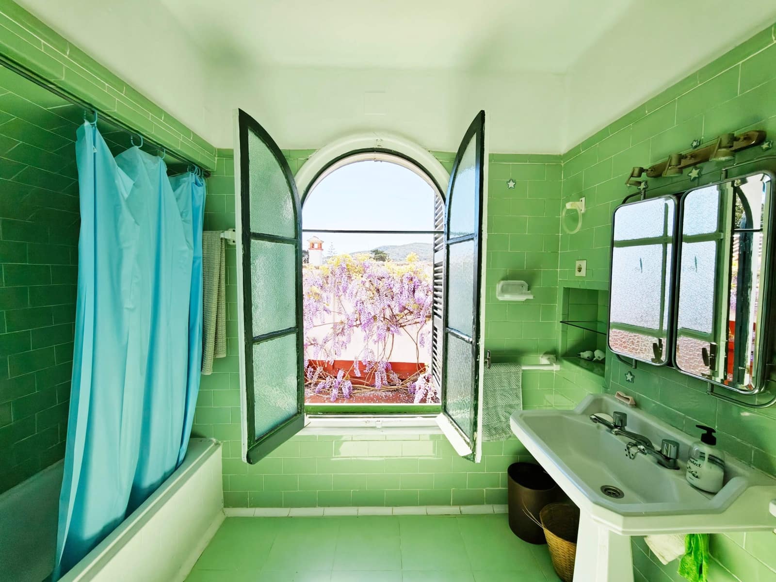 5 bedroom Villa for sale in Algeciras with pool garage - € 650,000 (Ref: 9784072)