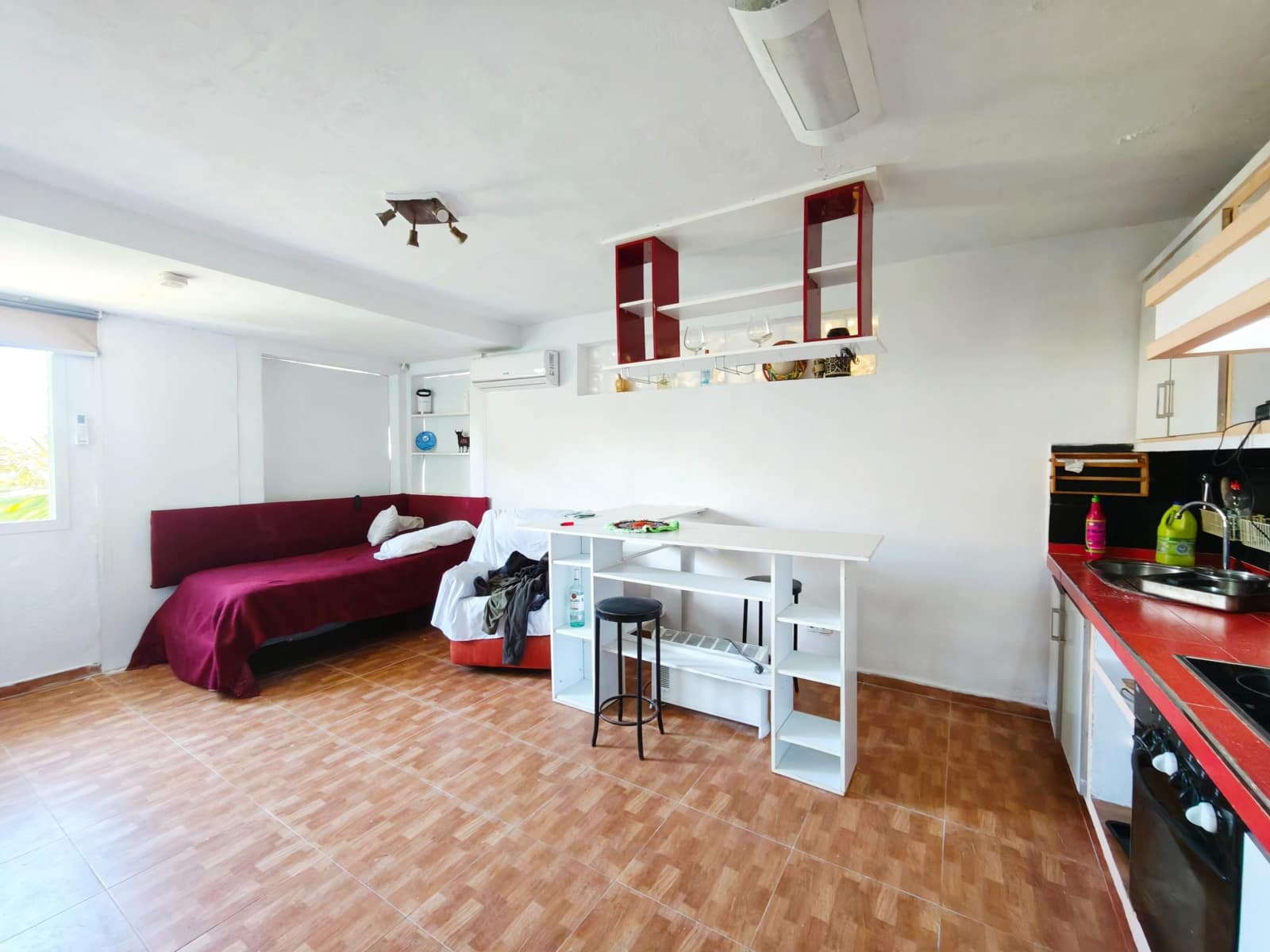 5 bedroom Villa for sale in Algeciras with pool garage - € 650,000 (Ref: 9784072)