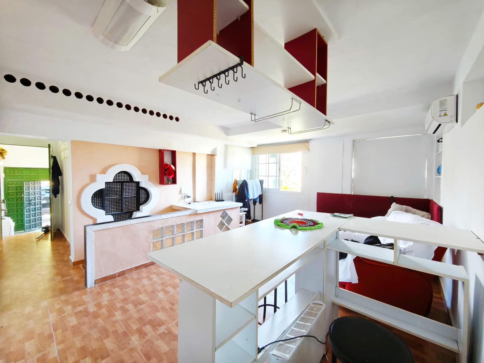 5 bedroom Villa for sale in Algeciras with pool garage - € 650,000 (Ref: 9784072)