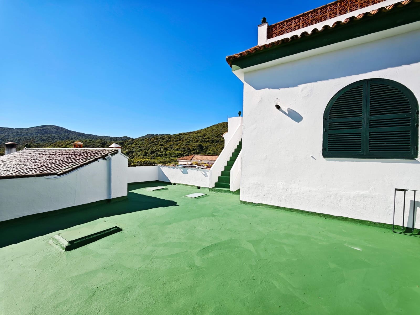 5 bedroom Villa for sale in Algeciras with pool garage - € 650,000 (Ref: 9784072)