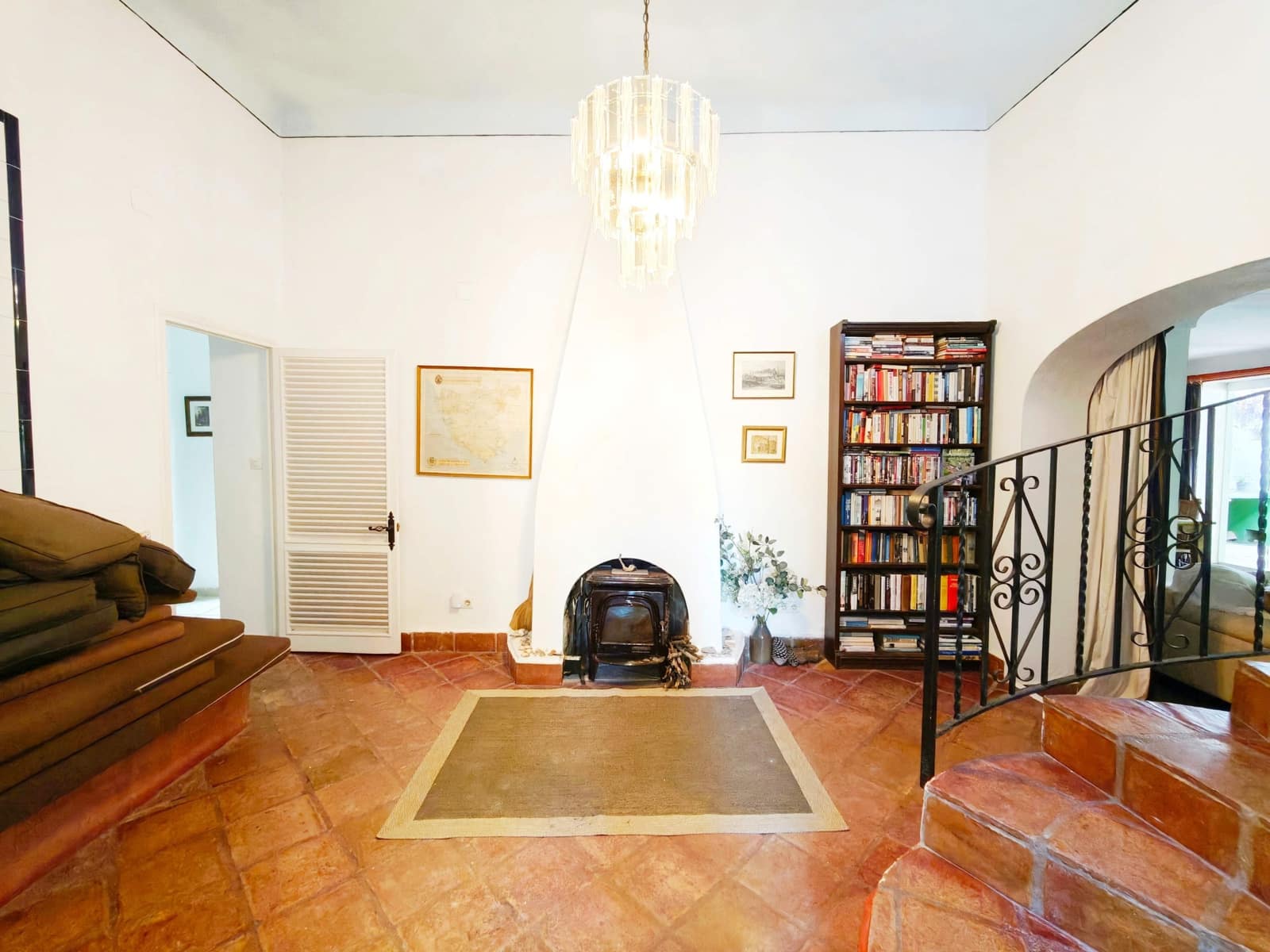 5 bedroom Villa for sale in Algeciras with pool garage - € 650,000 (Ref: 9784072)