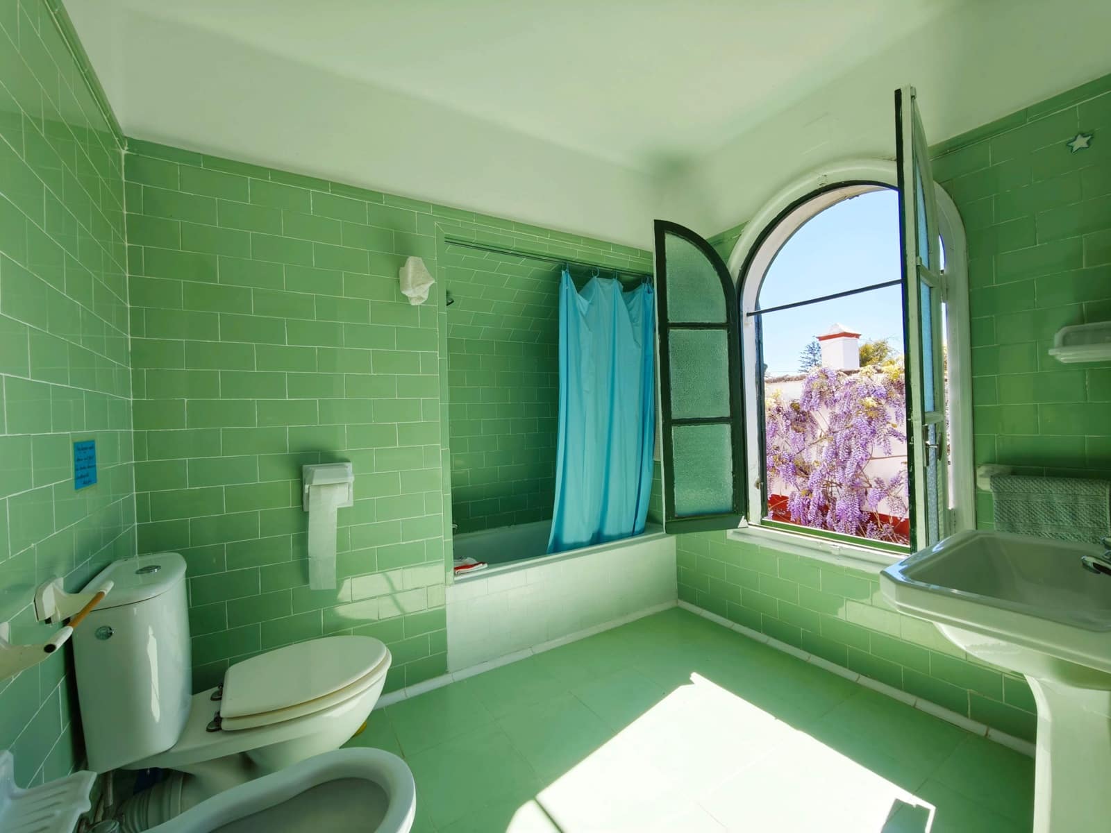 5 bedroom Villa for sale in Algeciras with pool garage - € 650,000 (Ref: 9784072)