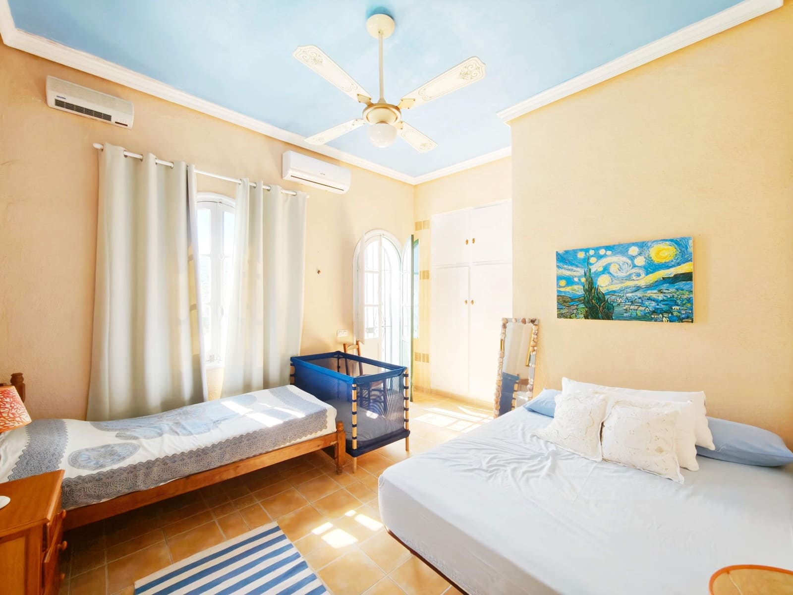 5 bedroom Villa for sale in Algeciras with pool garage - € 650,000 (Ref: 9784072)