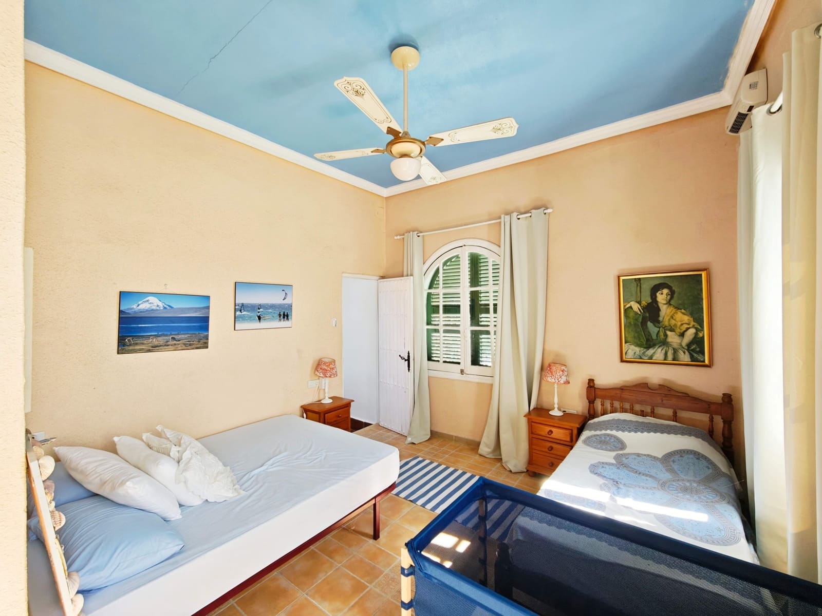 5 bedroom Villa for sale in Algeciras with pool garage - € 650,000 (Ref: 9784072)