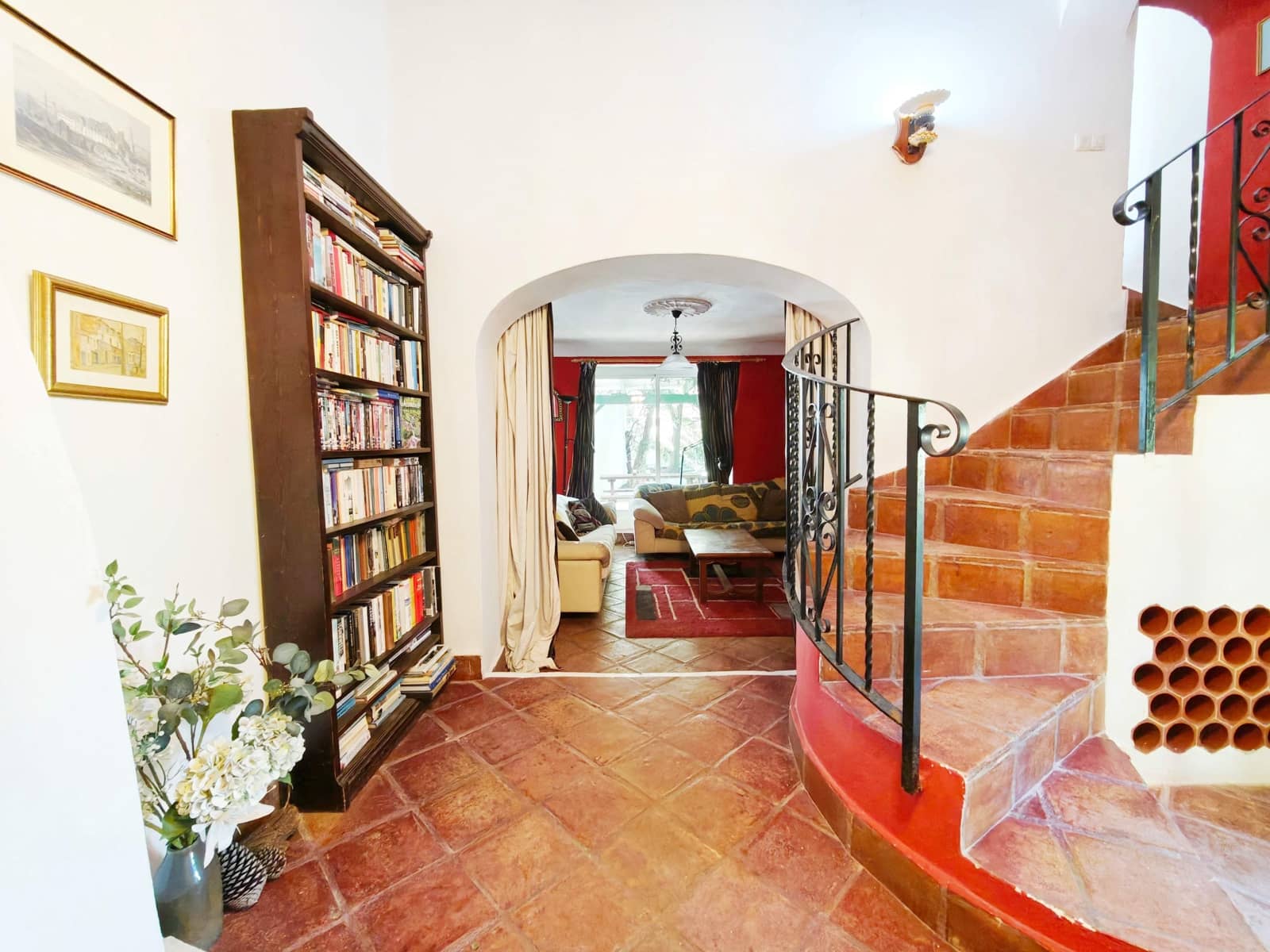 5 bedroom Villa for sale in Algeciras with pool garage - € 650,000 (Ref: 9784072)